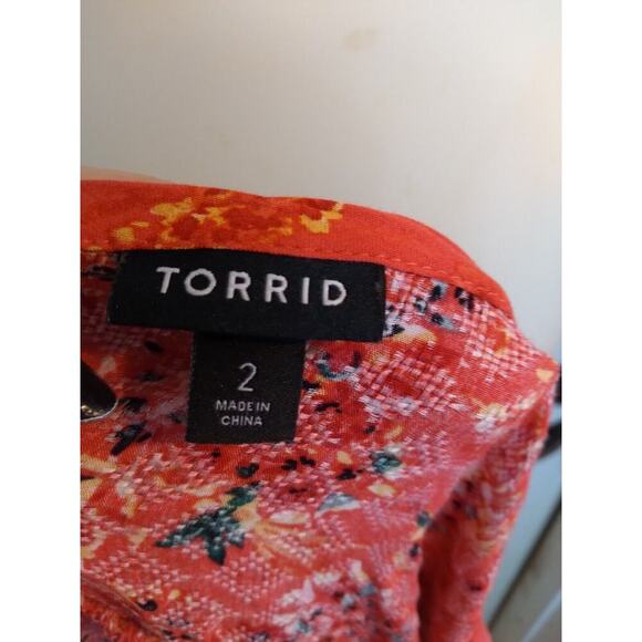 Torrid Top Red Floral Boho Bell Sleeves Sz 2X Bust 44 Length 27 Peephole Neck - Picture 8 of 10